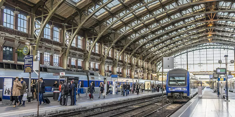 Espaces de travail en gares. Location de bureau et coworking à Paris Gare Saint-Lazare, Montparnasse et gare de lyon